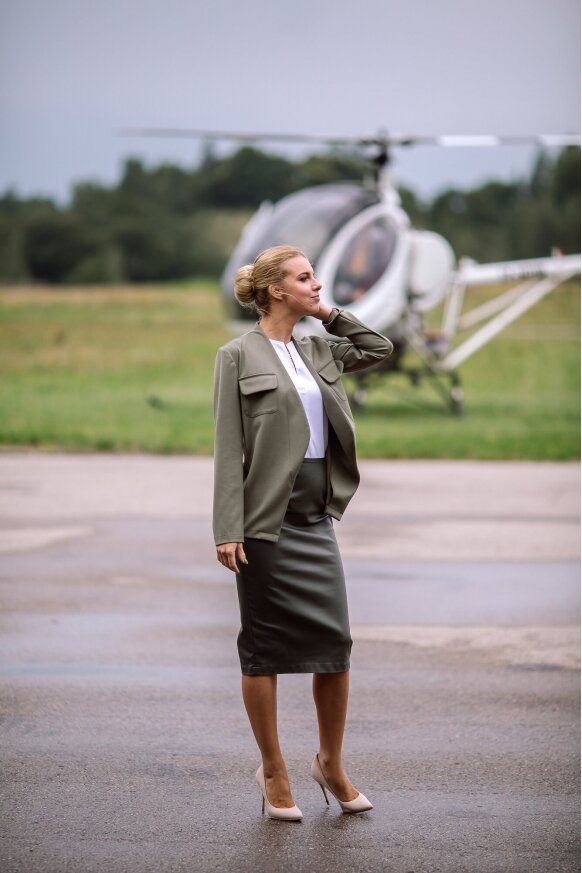 Elegantiškasis militaristinio potėpio švarkelis, chaki