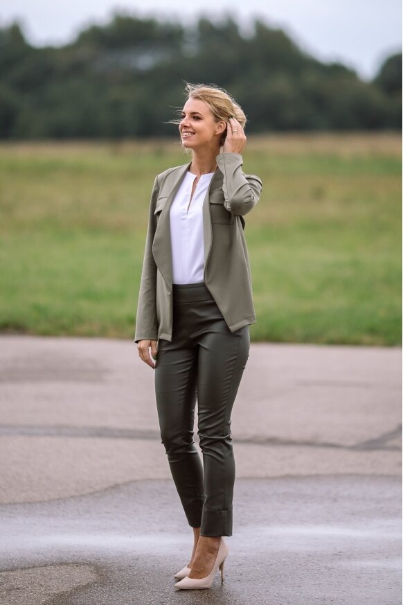 Elegantiškasis militaristinio potėpio švarkelis, chaki