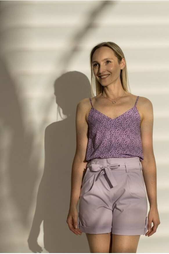 Meilės taškučiams alyvinė palaidinė su petnešėlėmis