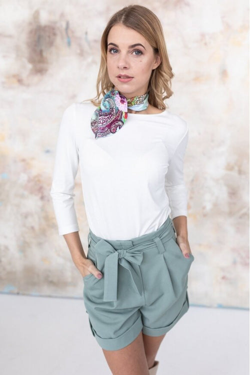 White viscose huggable blouse with 3/4 sleeves