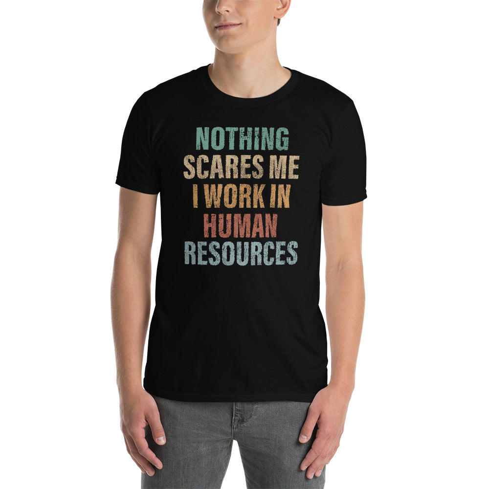 Unisex t-shirt: Nothing scares me, i work in human resources
