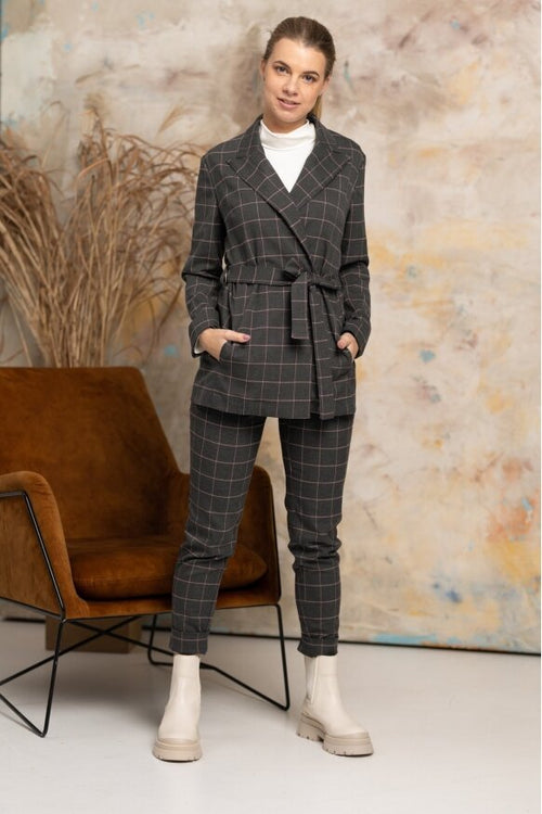 A checkered and self-satisfied jacket